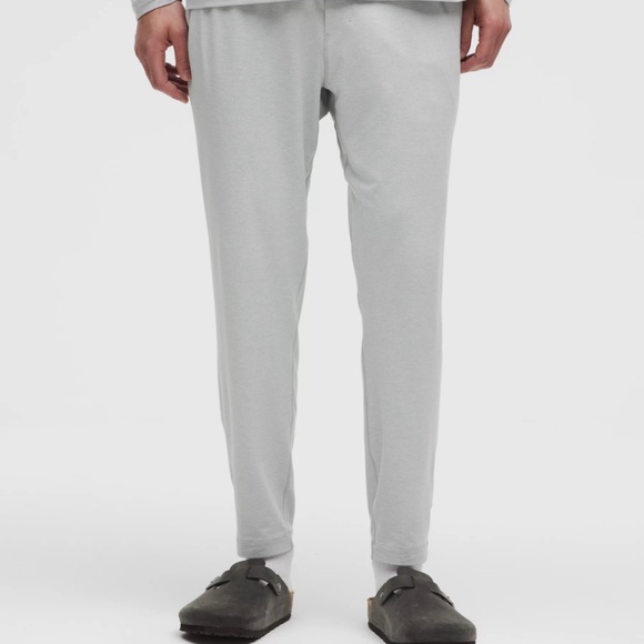 Lulu Lemon Men’s Tapered Pants (XXL) - Picture 1 of 3